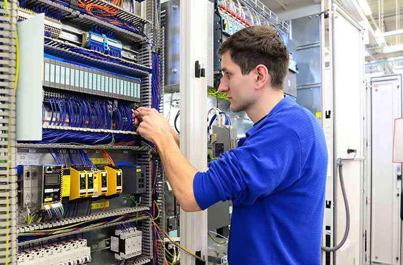 PLC Sistemleri Nasıl Çalışır